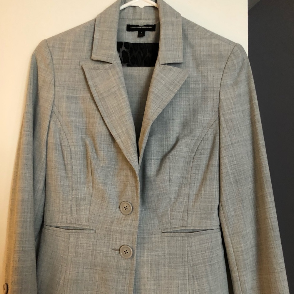 Women’s Light Gray Express Suit, Size 4/4L